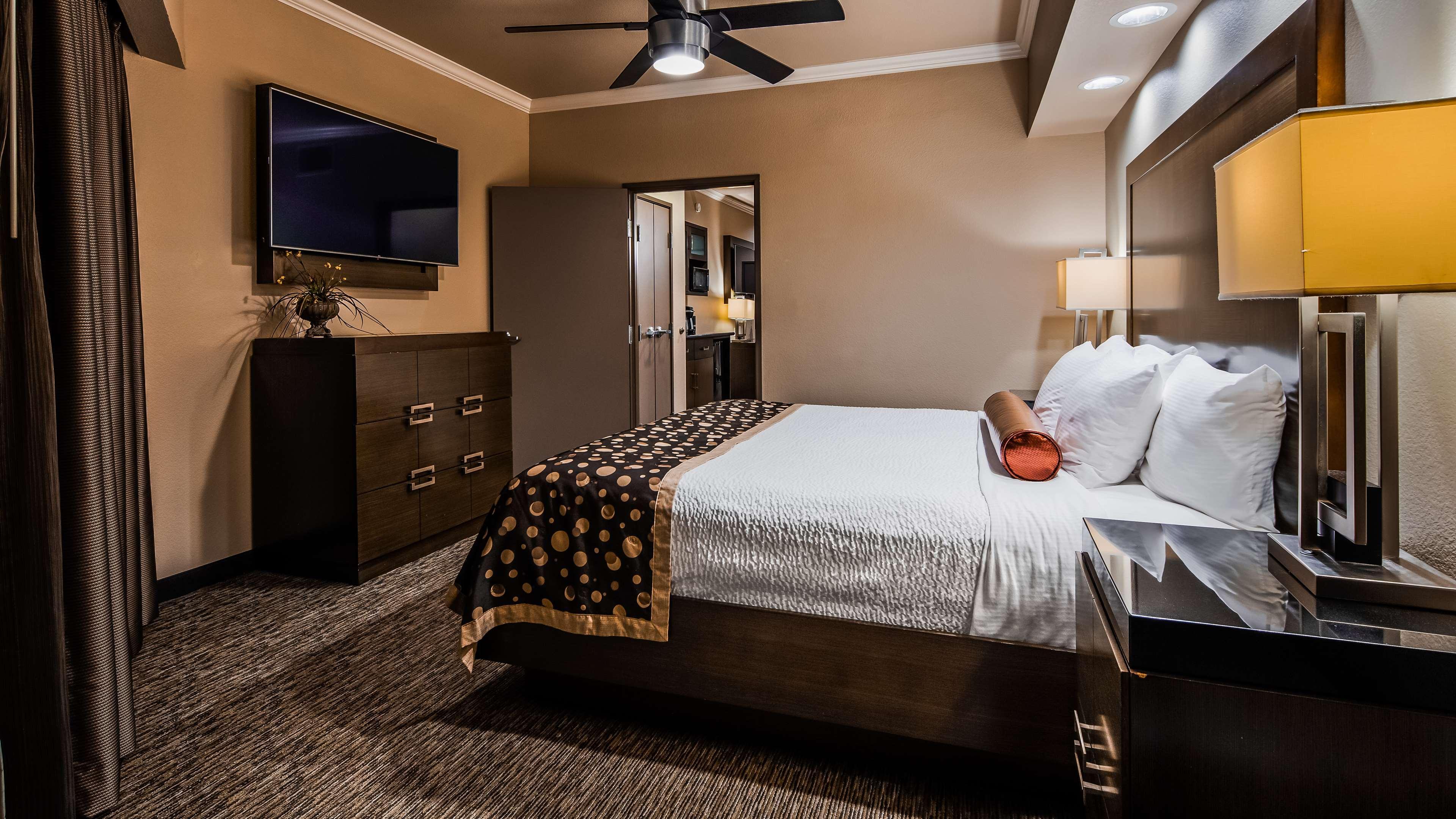 דנטון Best Western Premier Crown Chase Inn & Suites מראה חיצוני תמונה
