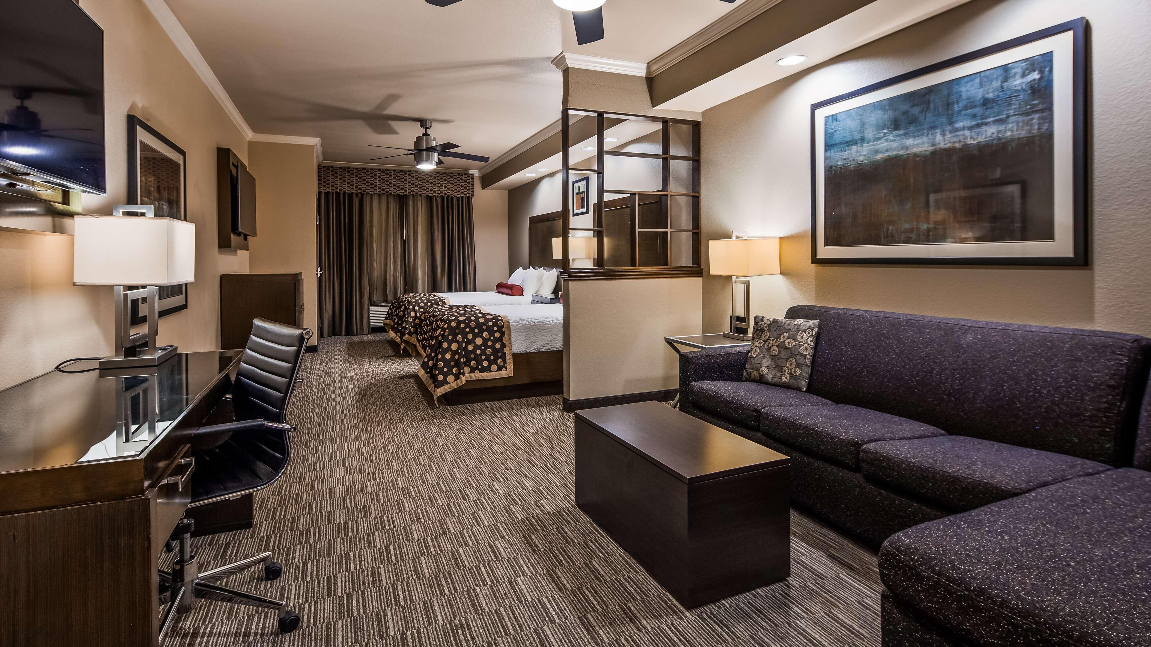 דנטון Best Western Premier Crown Chase Inn & Suites מראה חיצוני תמונה