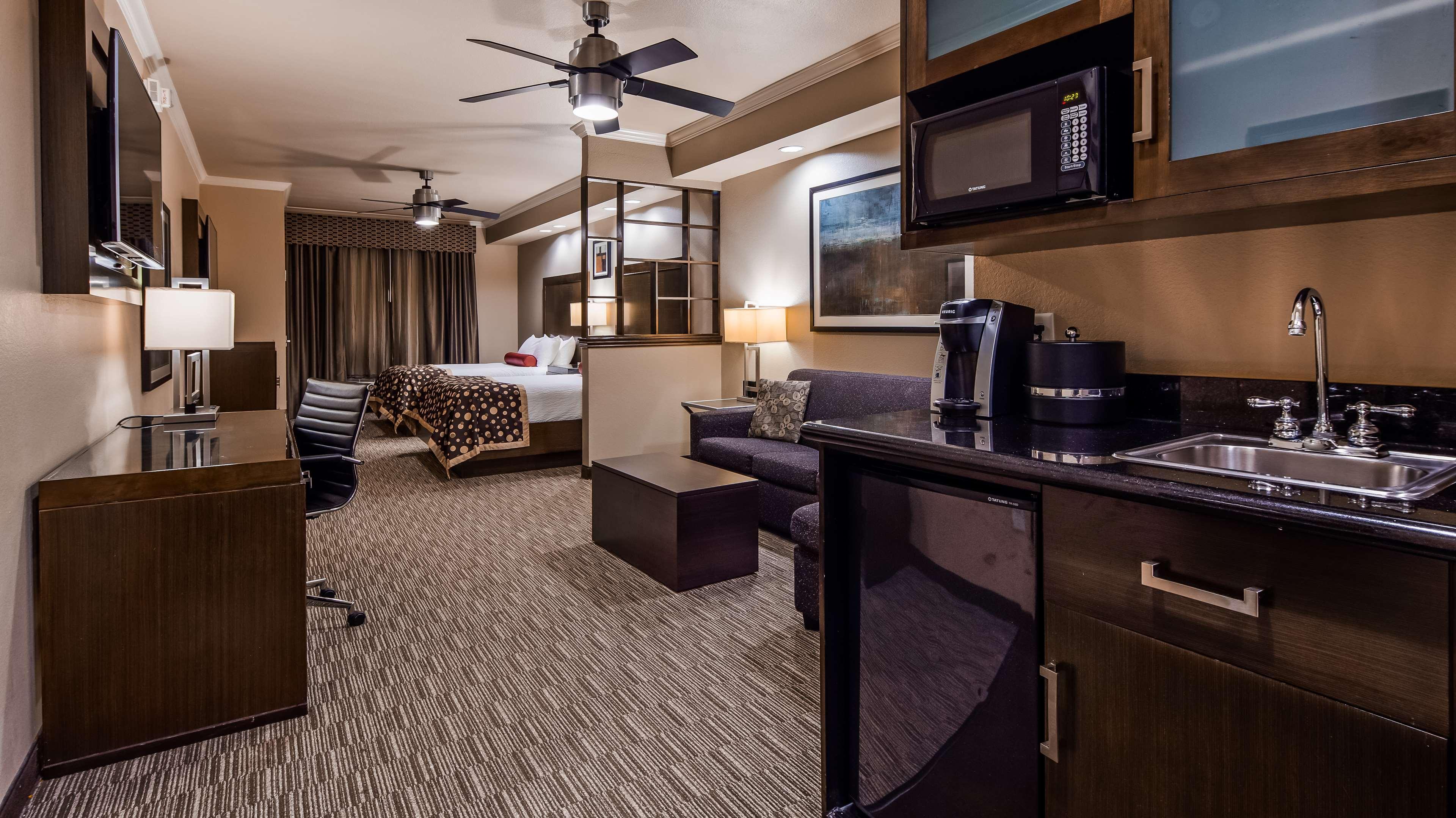 דנטון Best Western Premier Crown Chase Inn & Suites מראה חיצוני תמונה