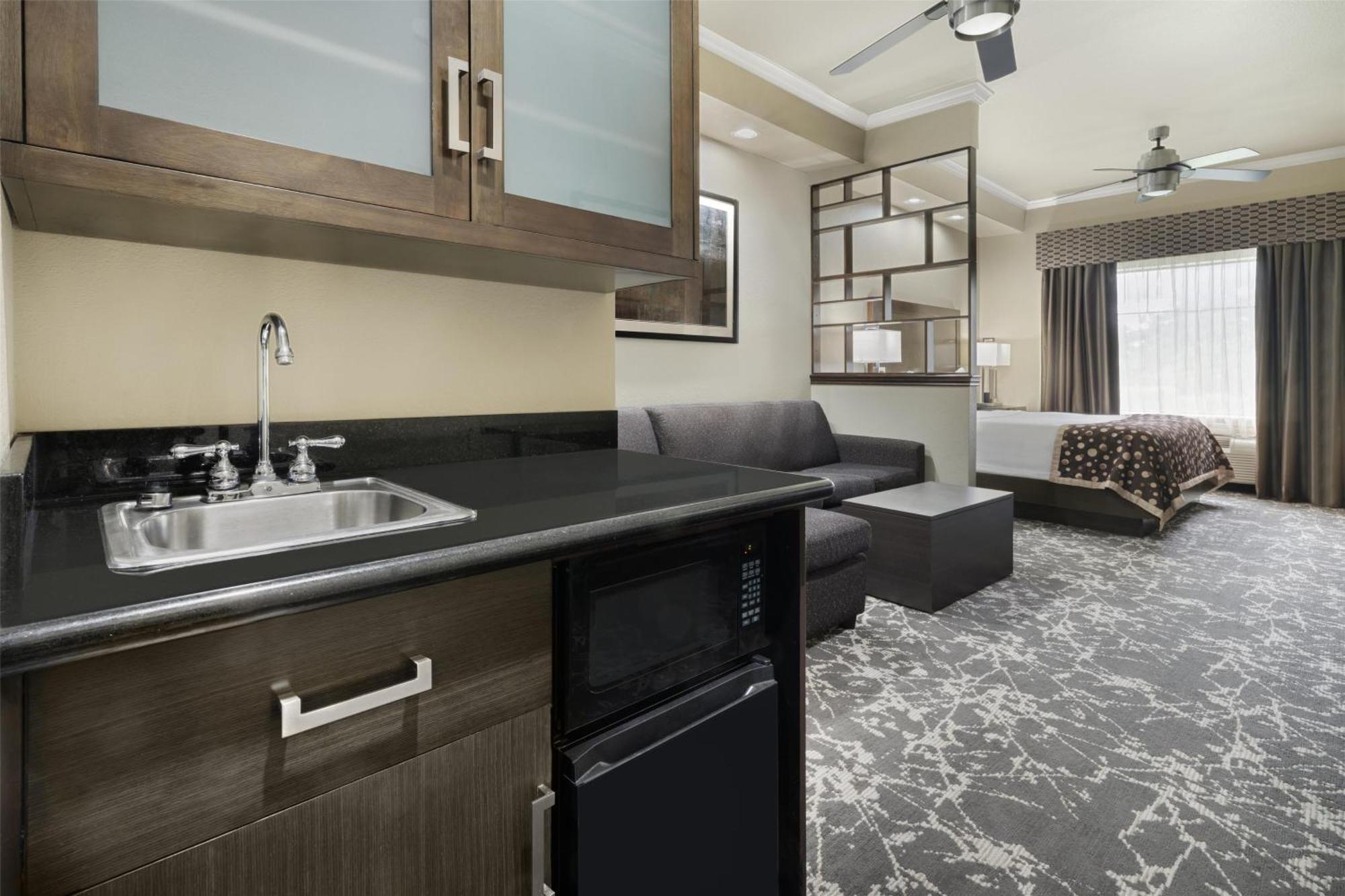 דנטון Best Western Premier Crown Chase Inn & Suites מראה חיצוני תמונה