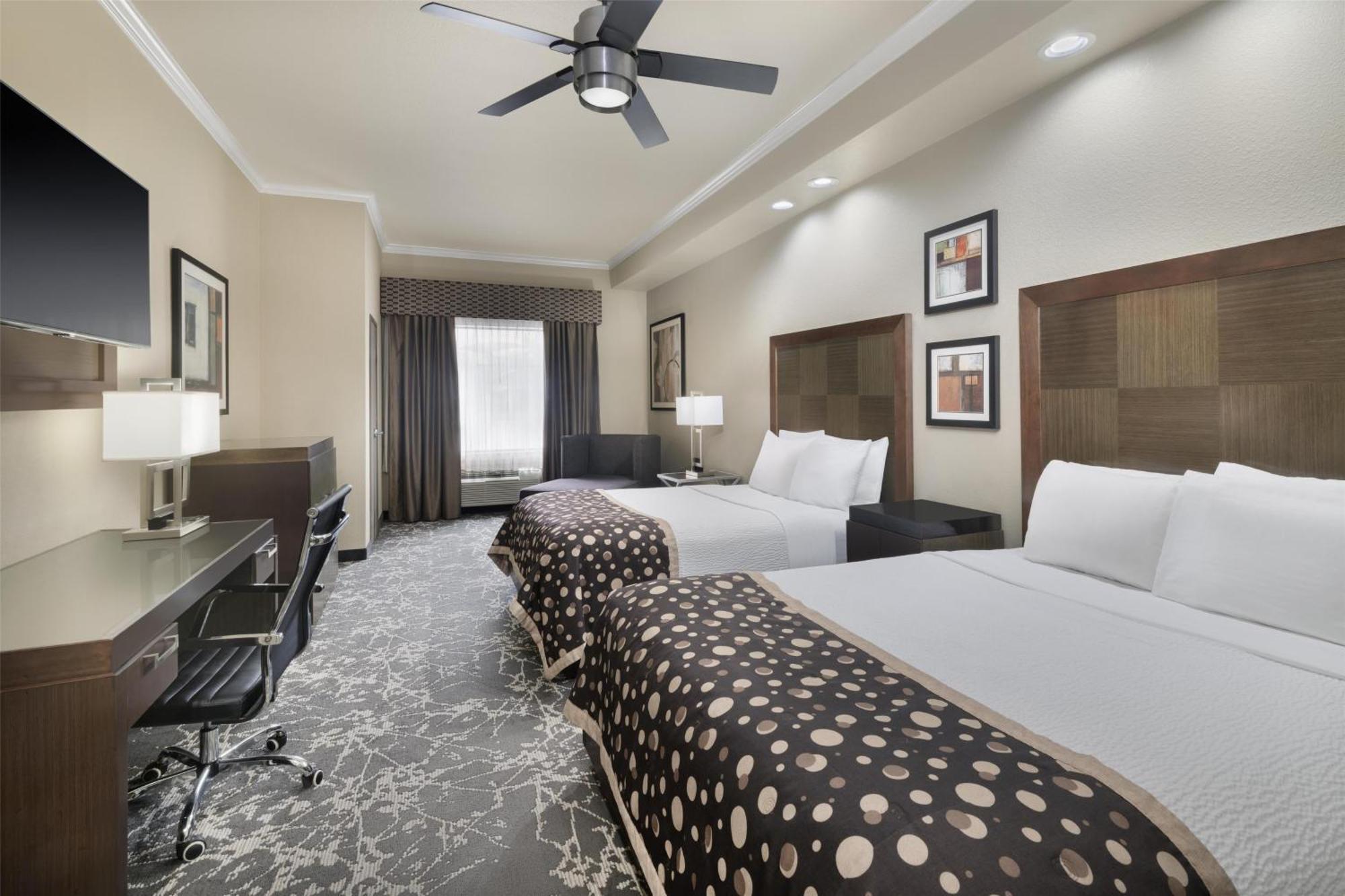דנטון Best Western Premier Crown Chase Inn & Suites מראה חיצוני תמונה